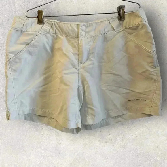 Columbia Pants - Columbia Women's White Coral Point II PFG Omni-Shade Shorts, Size XL